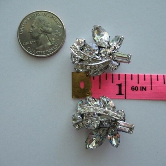 Weiss Vintage Austrian Rhinestone Clip Earrings - Picture 7 of 9